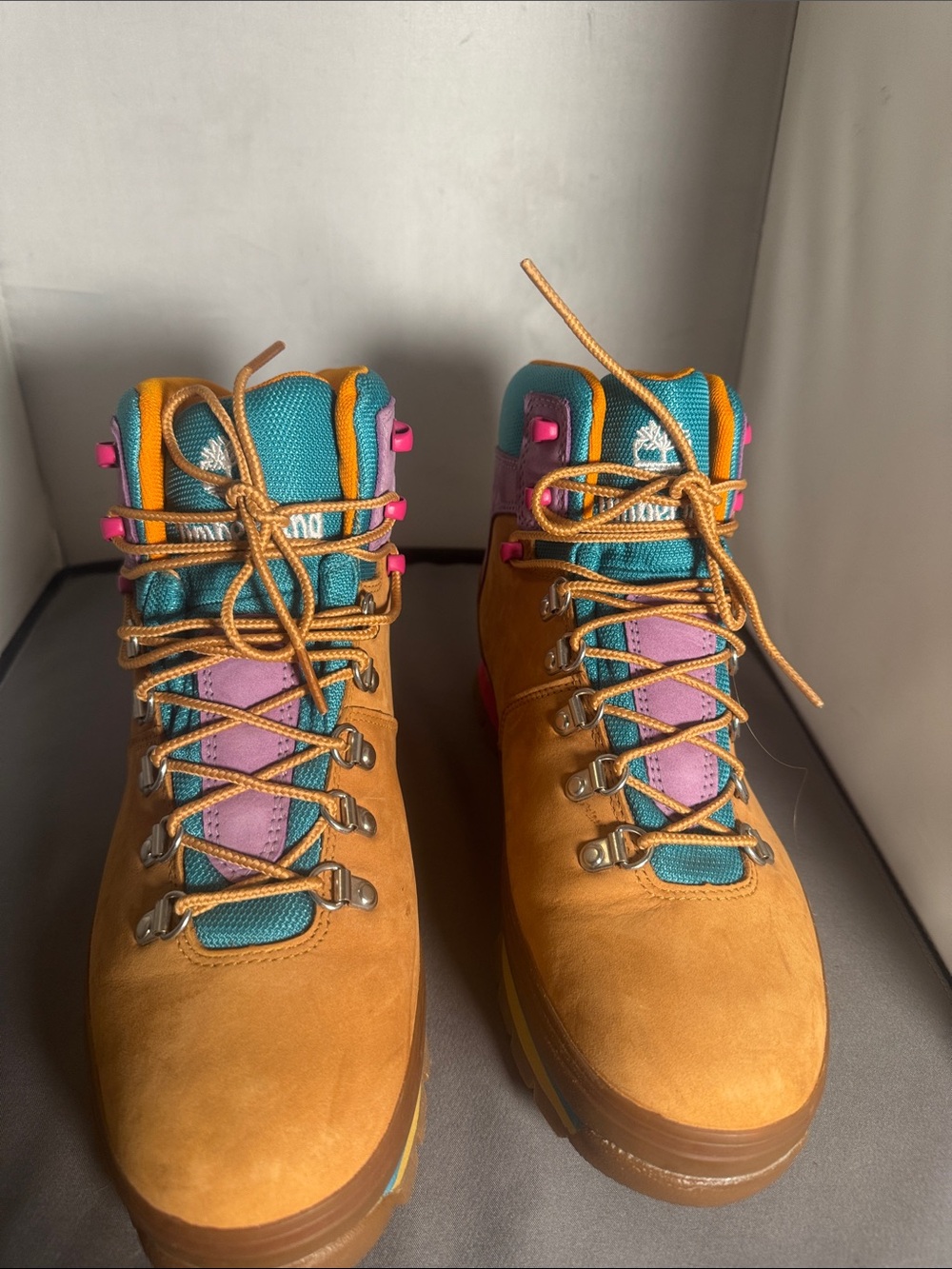 Timberland Colorblock Hiking Boots - Wheat with Teal Women’s size 9.5 New - Picture 3 of 8